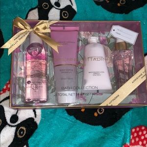 Adrienne Vittadini Studio Bath collection